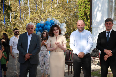 Хана Гәынба Д. Кобахьиа ихьӡ зху Гәдауҭатәи 5-тәи ашкол аҵаҩцәеи арҵаҩцәеи Адырра амш рыдылныҳәаларц даҭааит