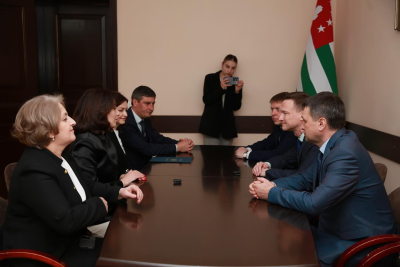 Министр просвещения Хана Гунба провела встречу с делегацией Псковской области во главе с губернатором Михаилом Ведерниковым